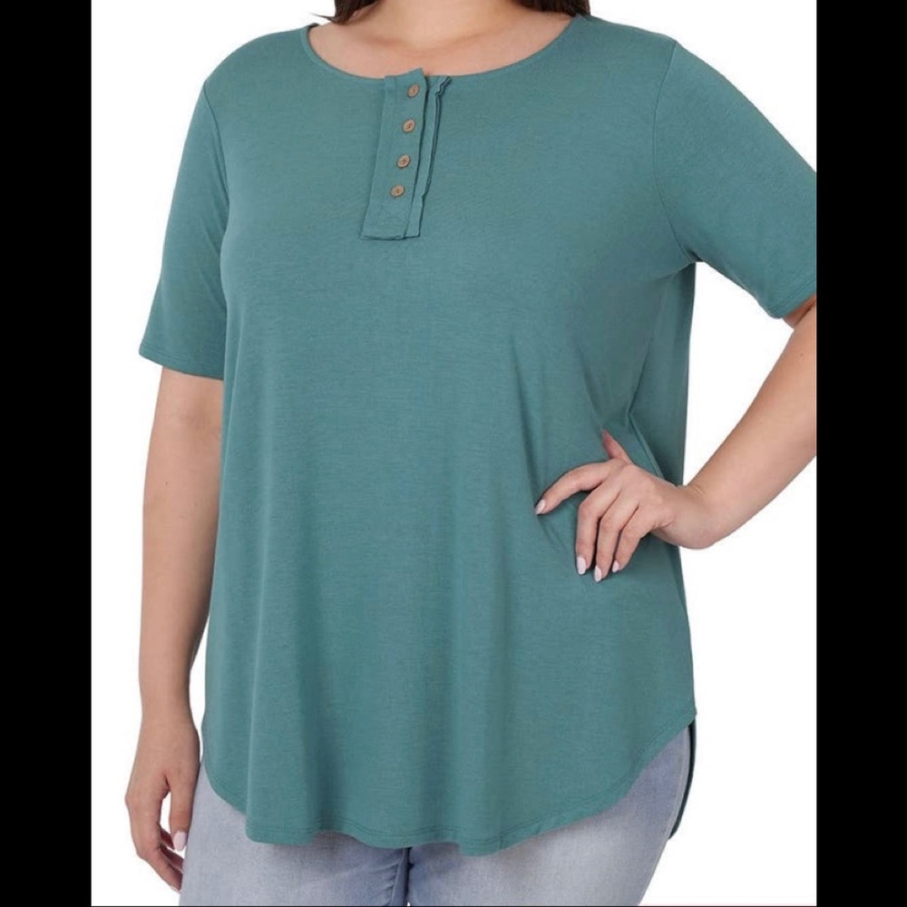 Flowly plus size top